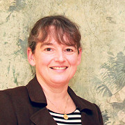 Dr. Yvonne Istas